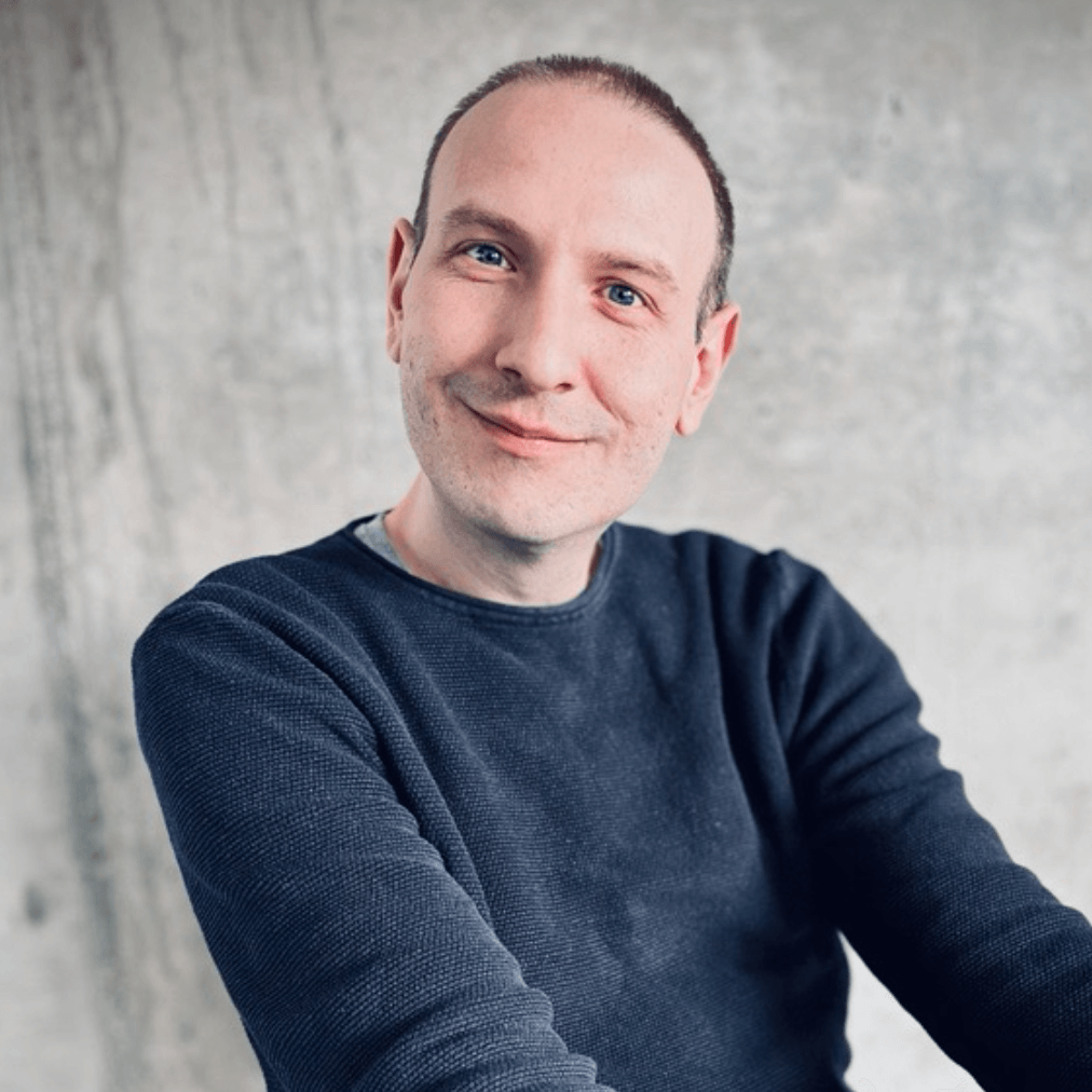 Autor Portrait Ovidiu Karagena UX/UI Designer